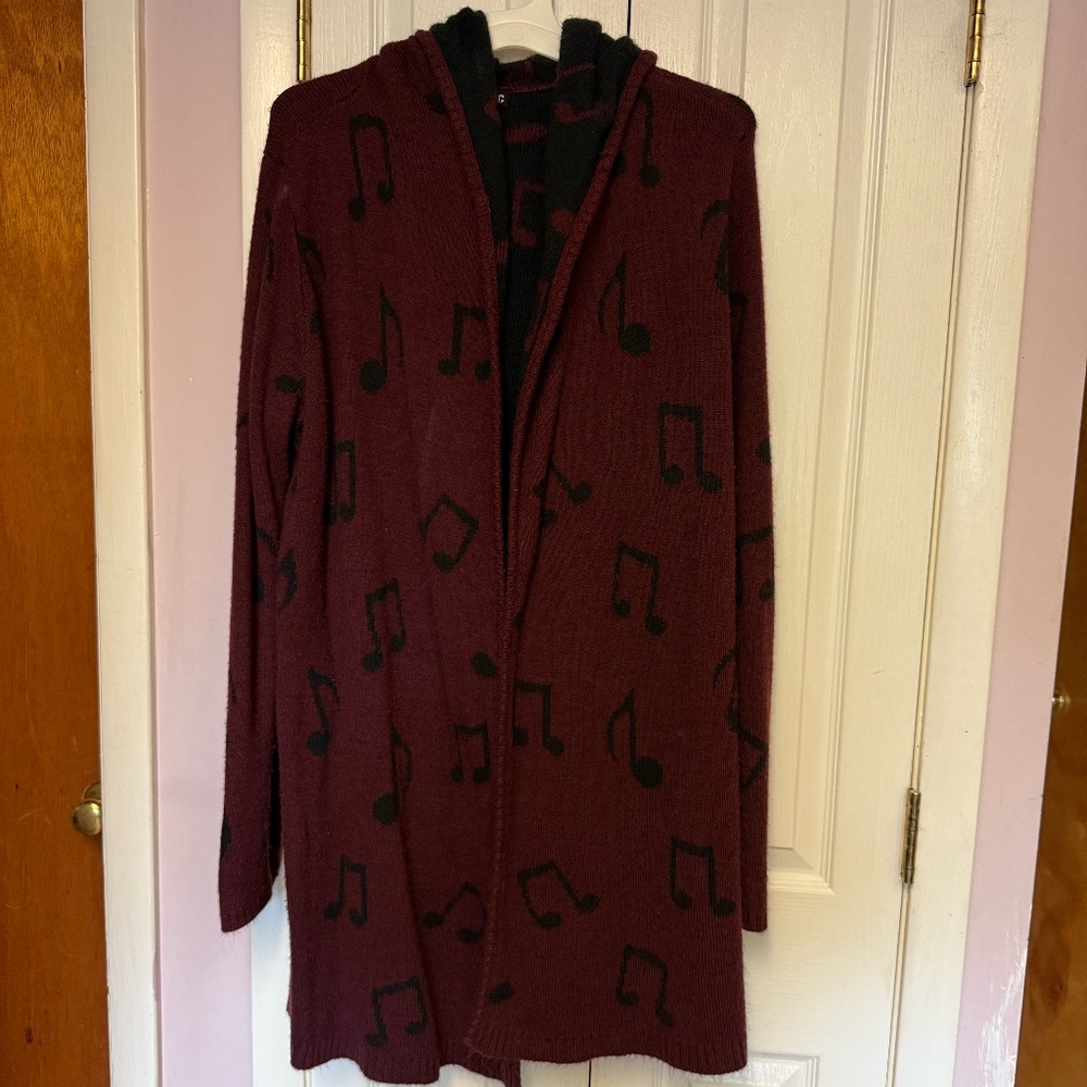 Hot Topic Women’s XL Music Note Cardigan
